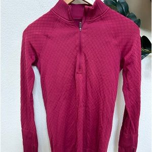 Lululemon cranberry red diamond weave textured quarter zip pullover top Size 2